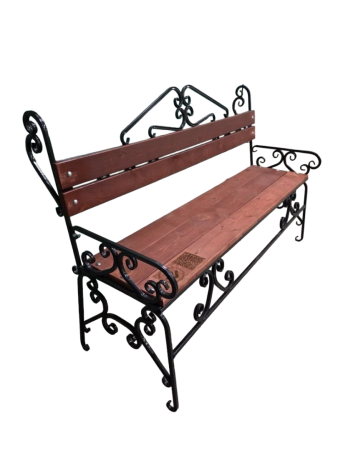 Скамейка с кованными элементами